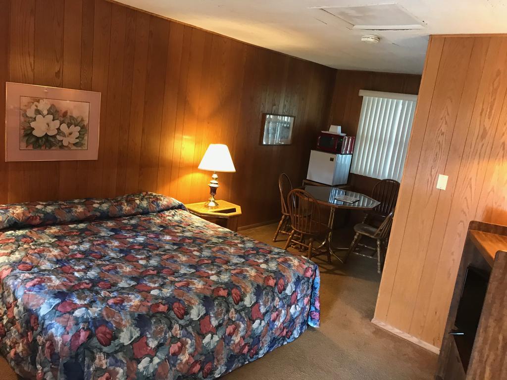 Mcgovern'S Motel And Suites Sun Prairie Zewnętrze zdjęcie