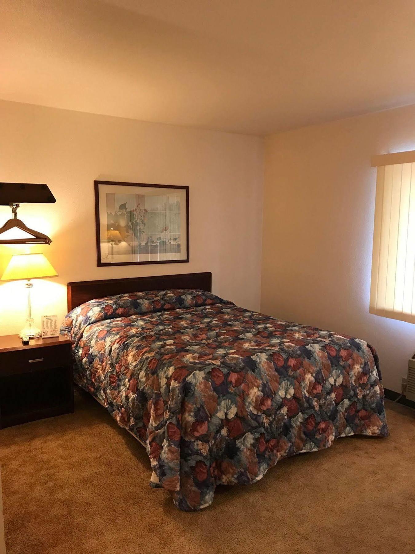 Mcgovern'S Motel And Suites Sun Prairie Zewnętrze zdjęcie